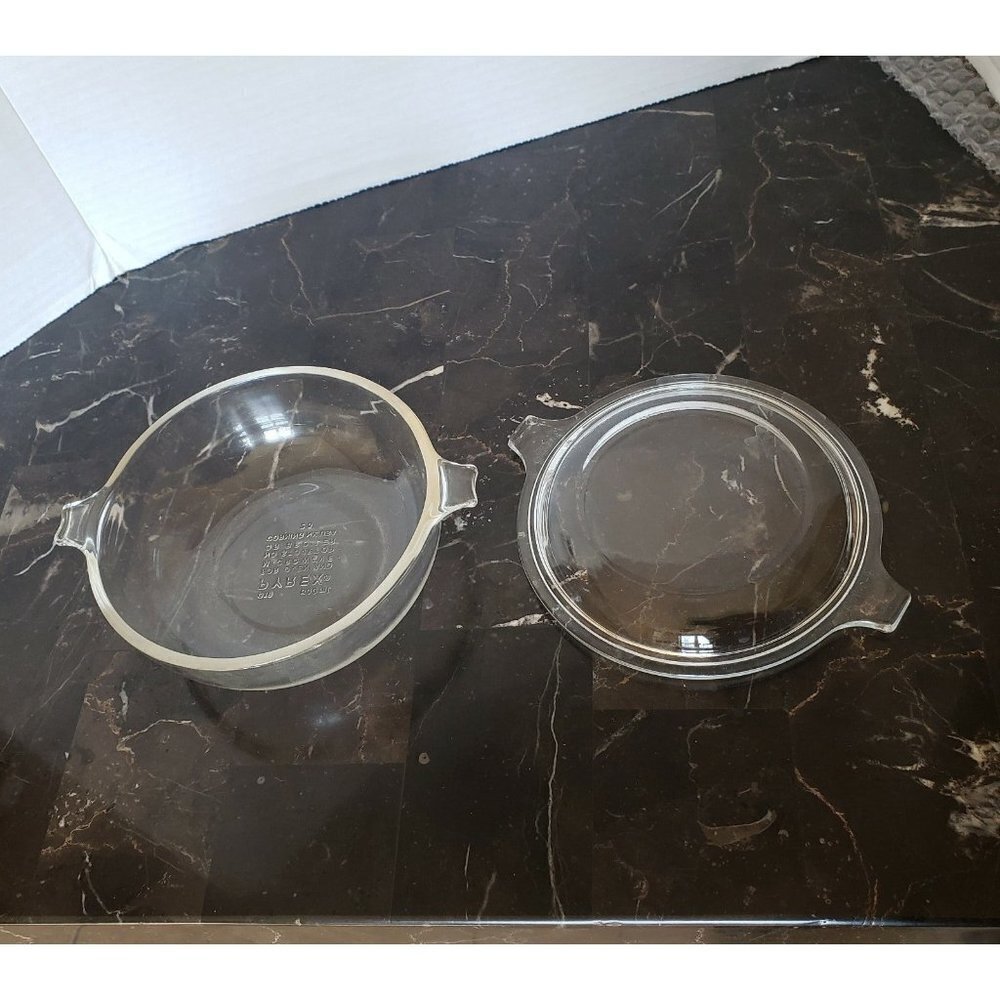 Pyrex small glass Cinderella bowl with lid handles